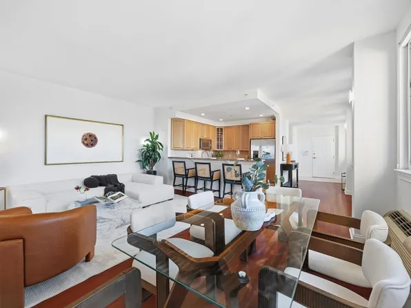 311 Washington Street image 2 of 26