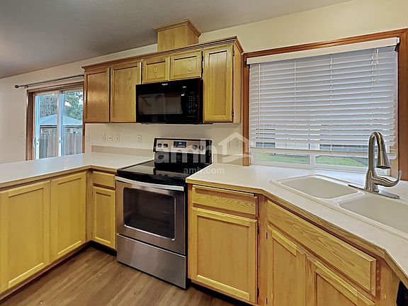4th image of 15911 15th Avenue Ct E