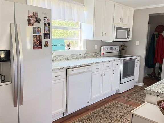 3rd image of 1403 Alba Ave