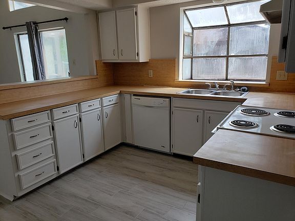5th image of 606 Hunters Glen St