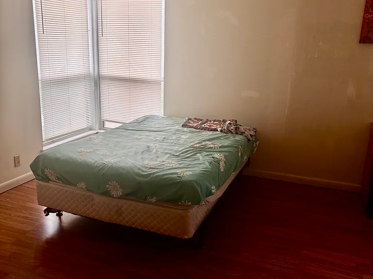 1390 Hunters Rd #L — Photo 2