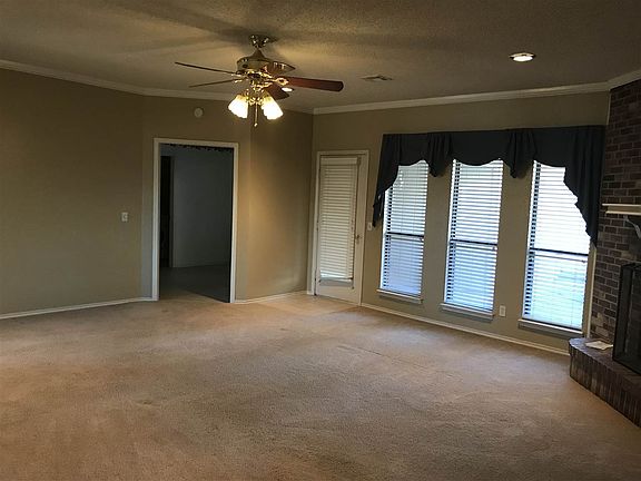 4th image of 4420 Wood Creek Dr