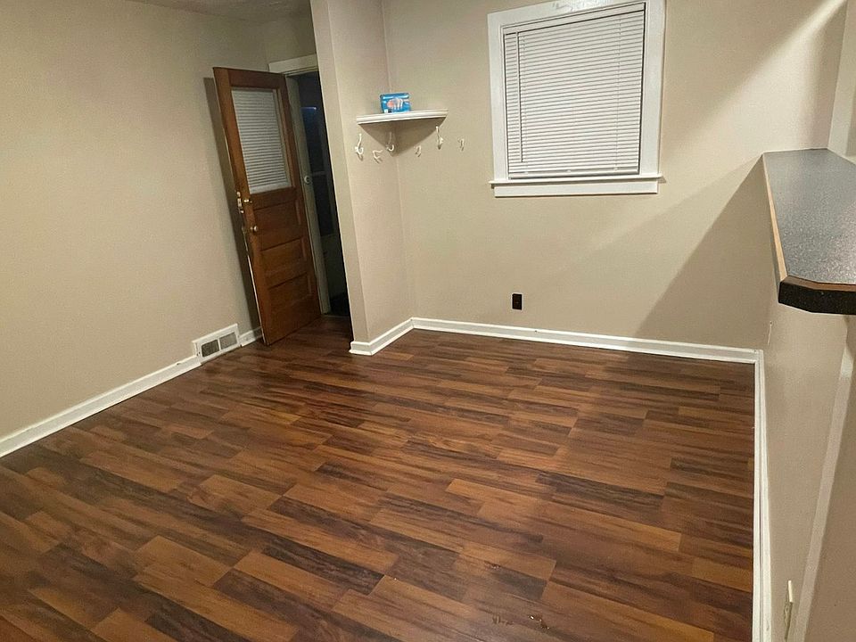 Dining room/Living room View 2
