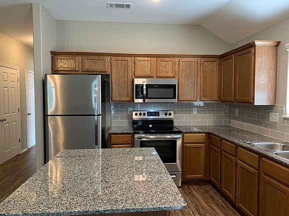3rd image of 3502 Thistle St #1