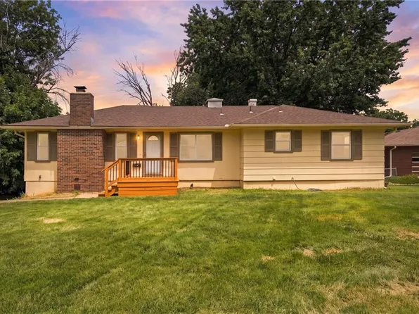 9050 E 84th St, Raytown, MO 64138