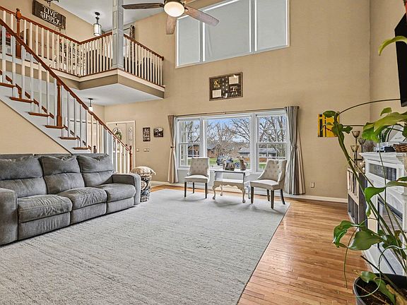 5th image of 2461 Riverbend Dr