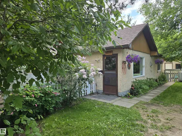 5211 47th Ave, Alberta Beach, AB T0E 0A0