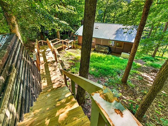 3rd image of 266 Shawnee Ln