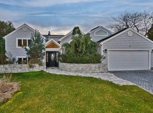 80 Grassmere Ave, Oakdale, NY 11769