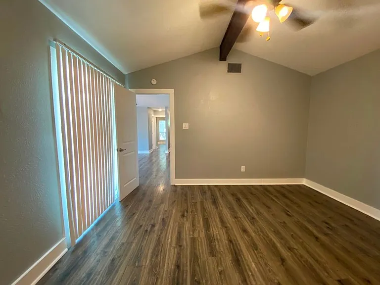 3411 Lynridge Dr — Photo 19