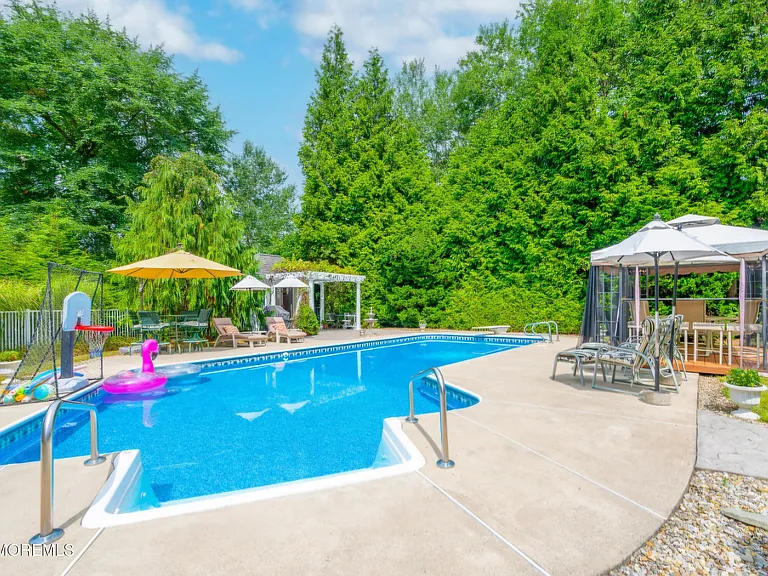 1577 Country Club Ln — Photo 24