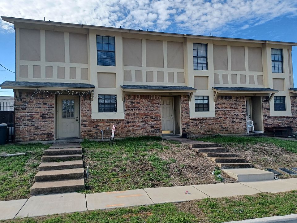 1st image of 910 Southmoor Dr #910