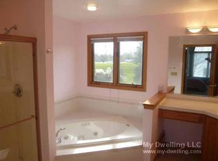 S75W17701 Harbor Cir, Muskego, WI