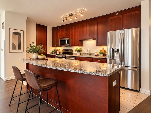 3rd image of 33 W Ontario St APT 32B