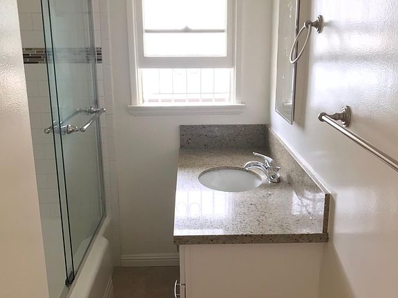 4th image of 1321 E Wilson Ave