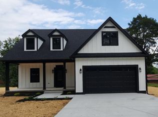 106 5th Ave NW, Decherd, TN 37324