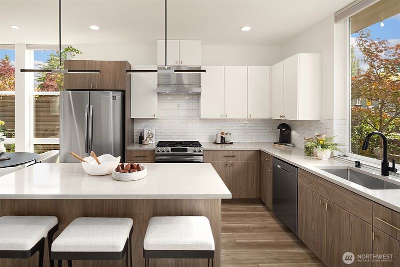 4th image of 1036 NE 72nd Street