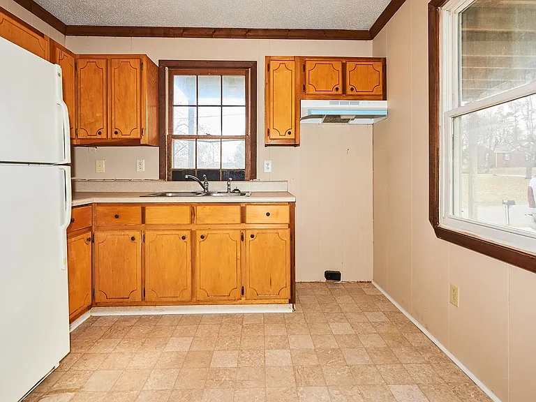2415 N Hillcrest Dr #B — Photo 4