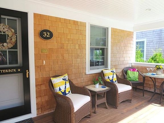 Covered Porch to relax on