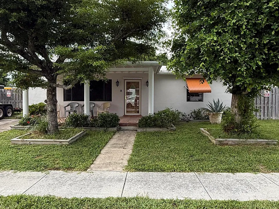817 Elm Rd