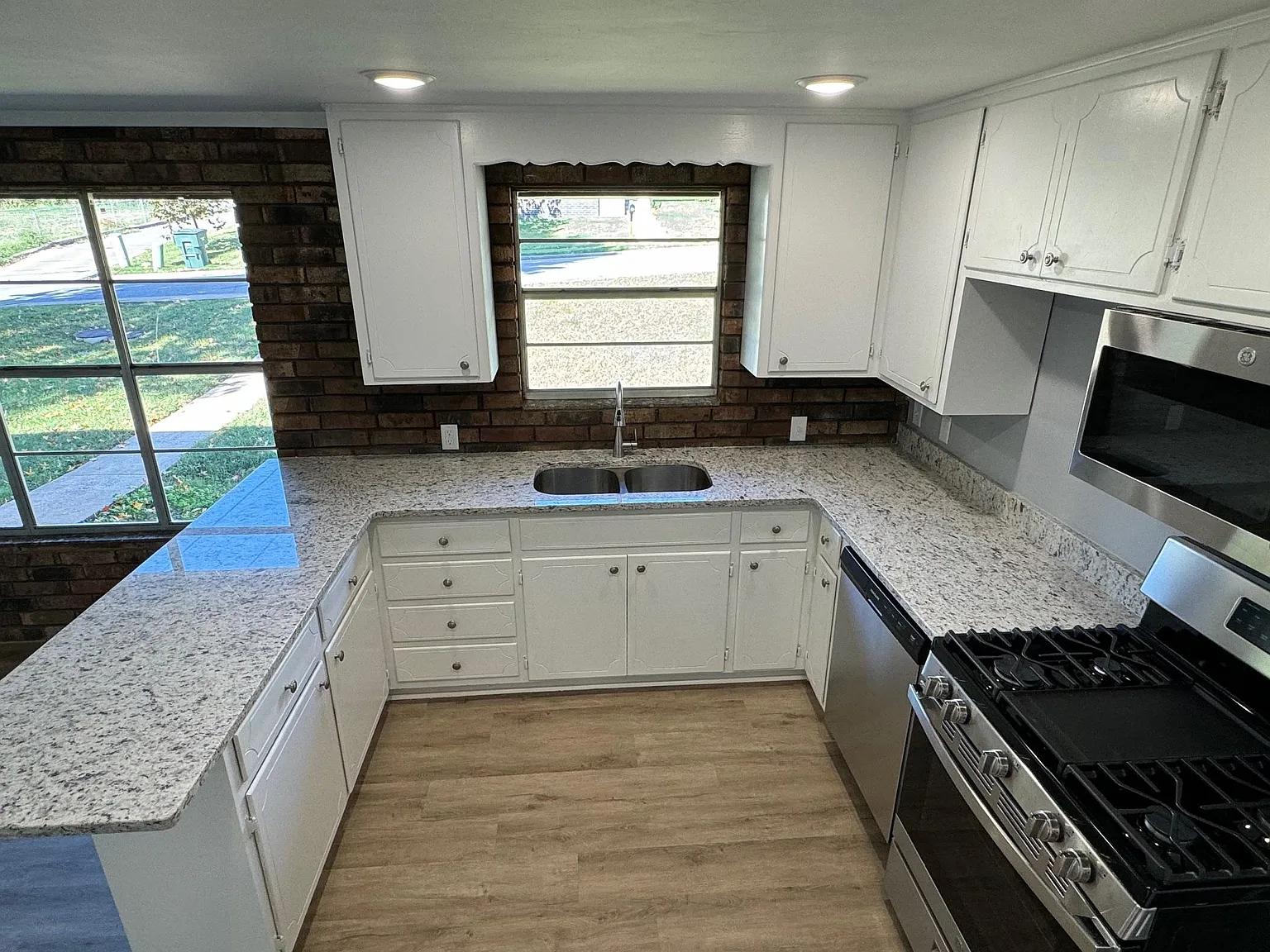 2 bed, 695 sqft, $1,100 — Photo 4