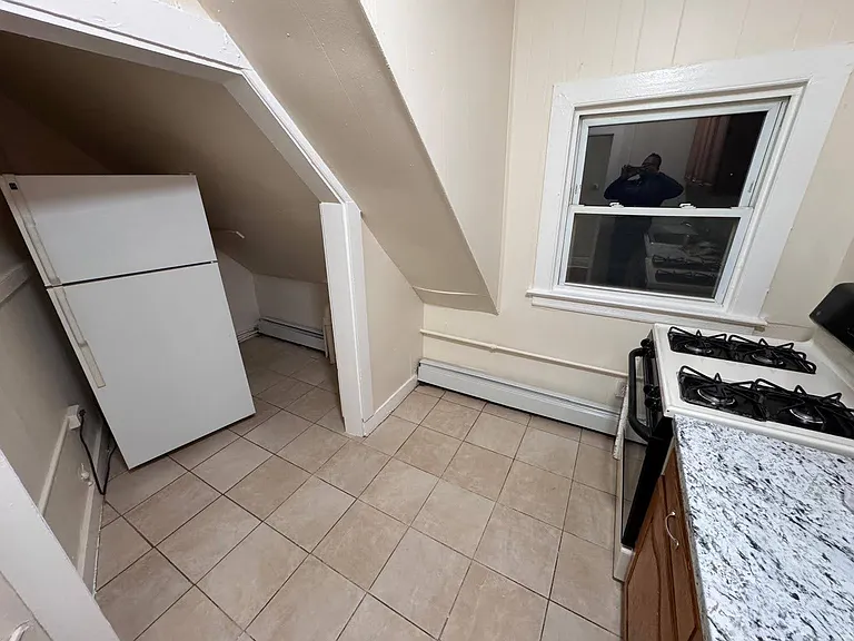 17-19 Roosevelt St #19B — Photo 6