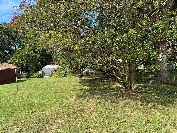 3rd image of 5587 Oakcrest Rd