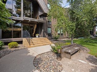 6085 Lincoln Dr APT 222, Edina, MN 55436