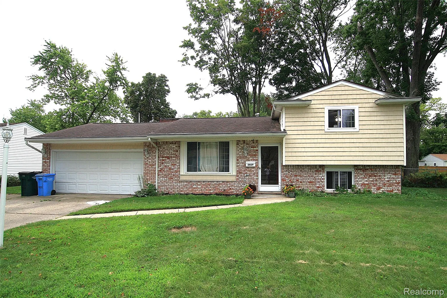 2829 Gibson St photo 1