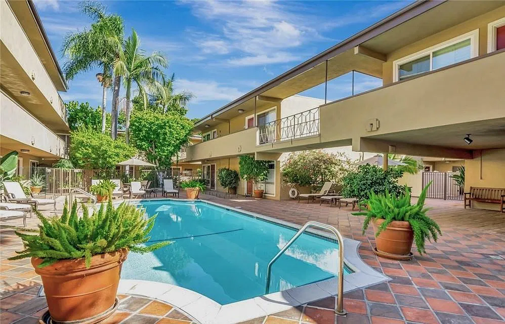 1 bed, 690 sqft, $2,900 — Photo 3