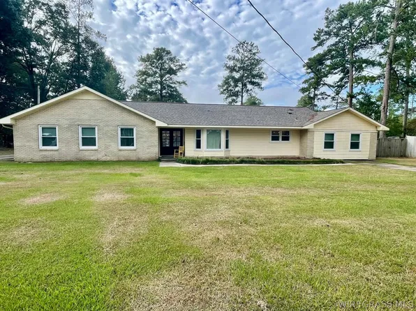 1021 Ash St, Elba, AL 36323