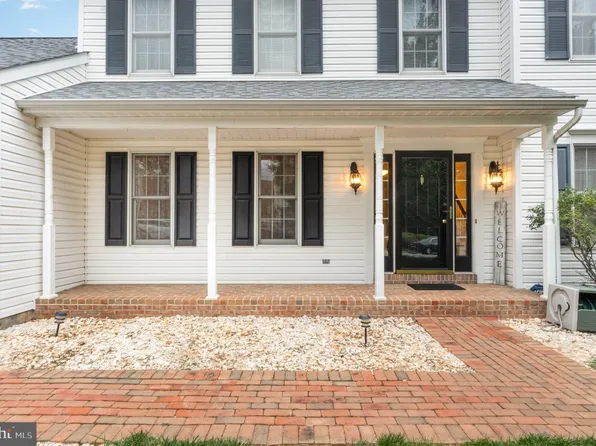 928 Castle Pond Dr, York, PA 17402