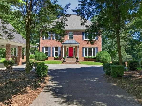 6035 Kempsford Ct, Kernersville, NC 27284