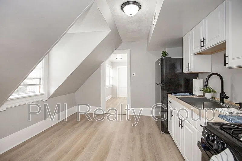 2 bed, 1.0 bath, 964 sqft, $1,100 — Photo 4