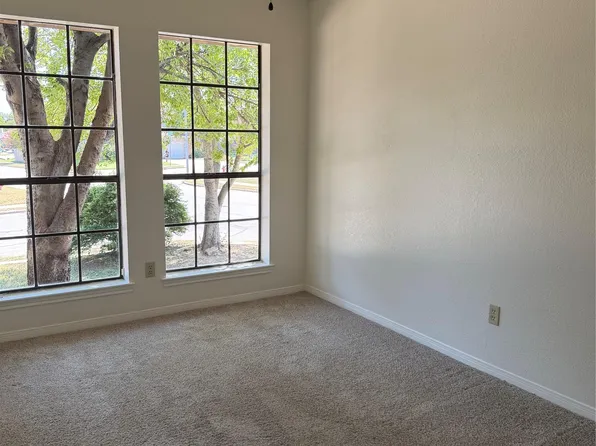917 Clearwater Trl, Round Rock, TX 78664