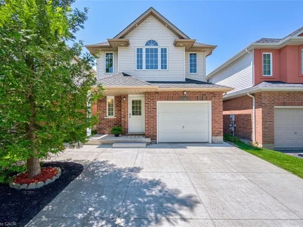 223 Buttercup Ct, Waterloo, ON N2V 2W8