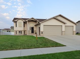 3301 15th St SE, Minot, ND 58701