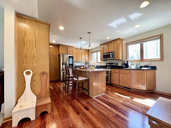 3rd image of 2115 West Greenwood ROAD