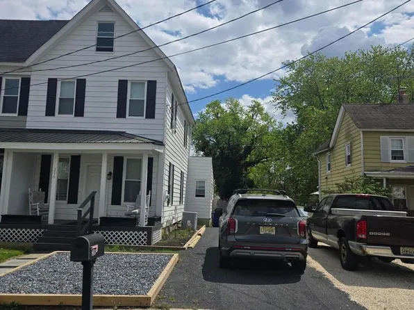 206 Broad St, Elmer, NJ 08318