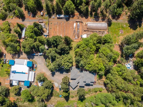 118 Airport Dr, Cave Junction, OR 97523