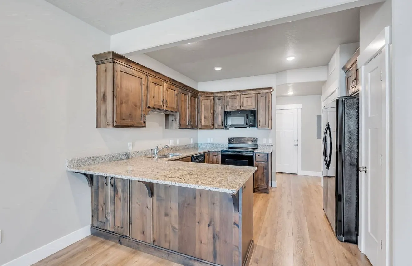 3 bed, 2.5 bath, 1500 sqft, $2,400 — Photo 1