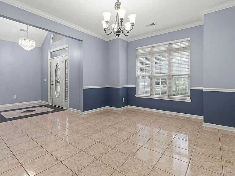 620 Woodbine Ct — Photo 4