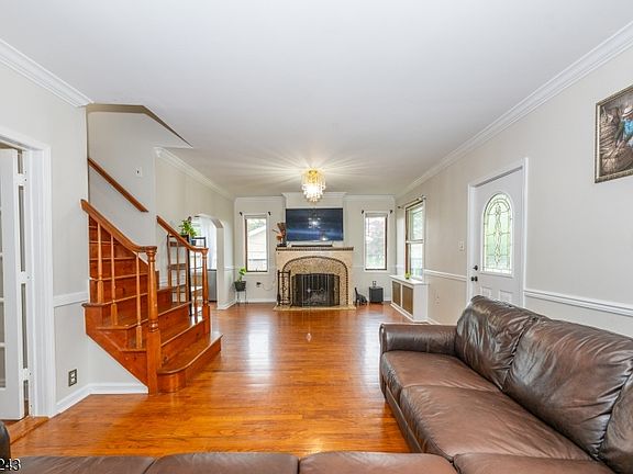 5th image of 1022 Ringwood Ave