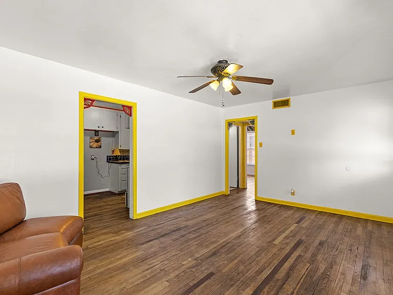 704 S Avenue C — Photo 10