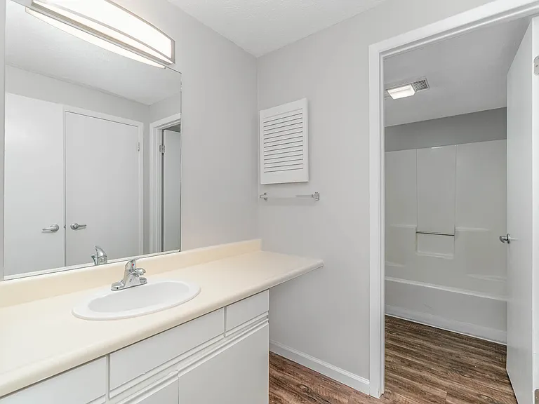 The Tides 1510 Veterans Dr — Photo 57