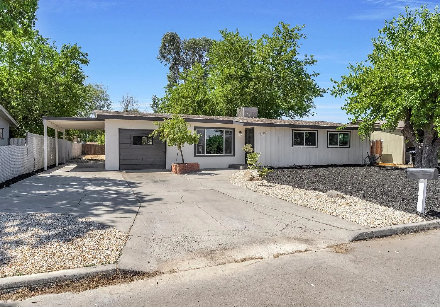 27208 Saunders Rd photo 1