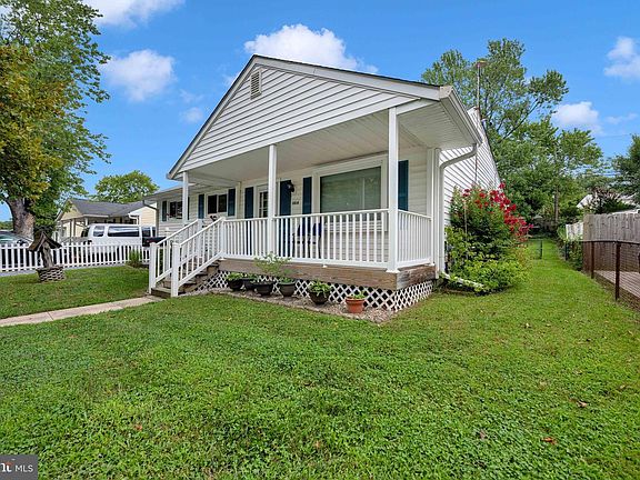 3rd image of 1016 Harrison Dr