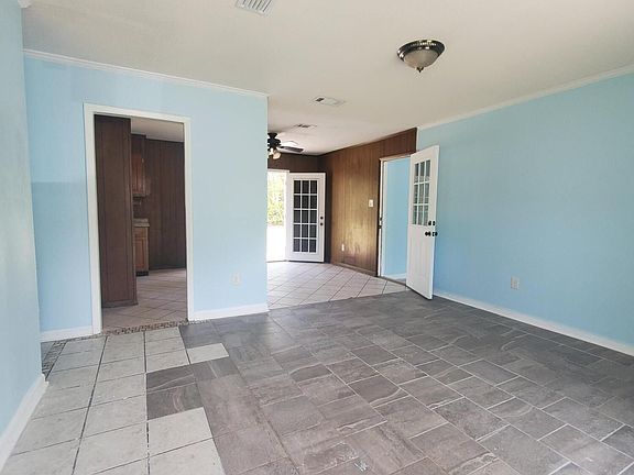 2nd image of 2843 Woodlane St