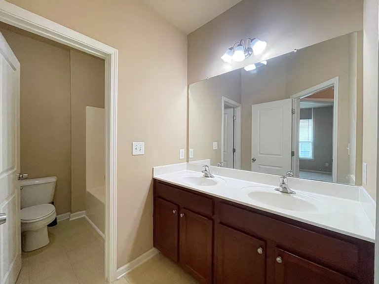 989 Parkside Wood Ct — Photo 22