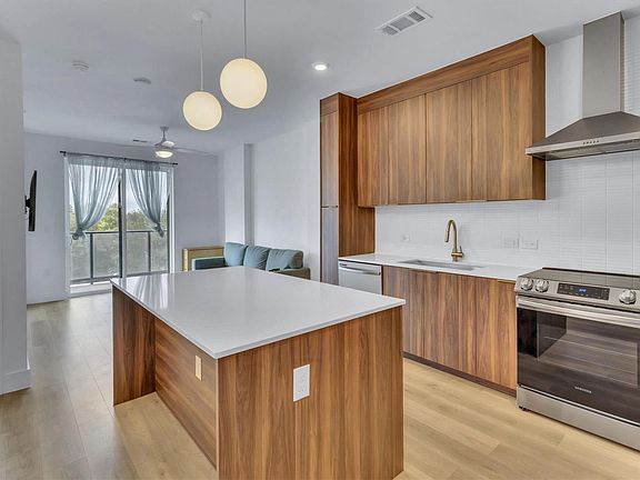 3rd image of 1701 Simond Ave #226
